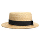 Chapeau de paille sur fond beige, style décontracté
