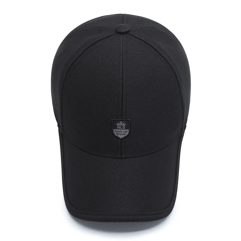 Vue latérale de la casquette montrant la visière rigide
