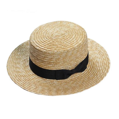 Vue de dessus d'un chapeau Panama, soulignant son design élégant