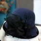 Gros plan sur la texture d'un chapeau cloche