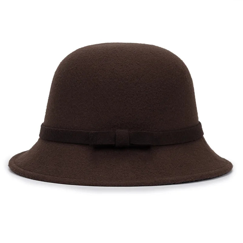 Vue arrière d'un chapeau cloche avec nœud décoratif