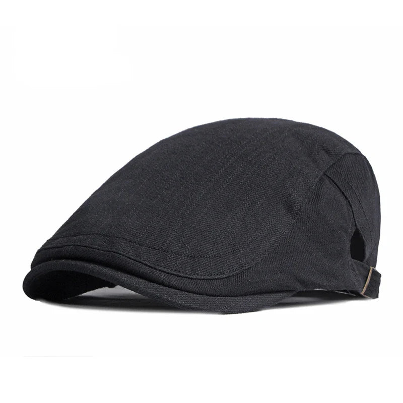 Béret en coton blanc sur fond uni