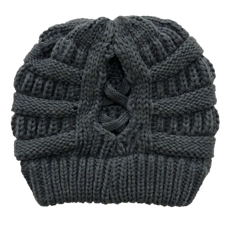 Bonnet ajustable avec ouverture pour cheveux longs