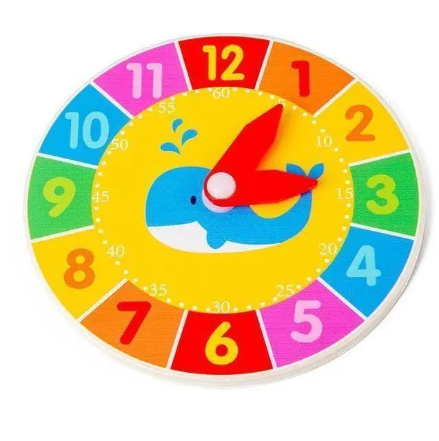 Vue rapprochée d'une horloge éducative en bois pour enfants