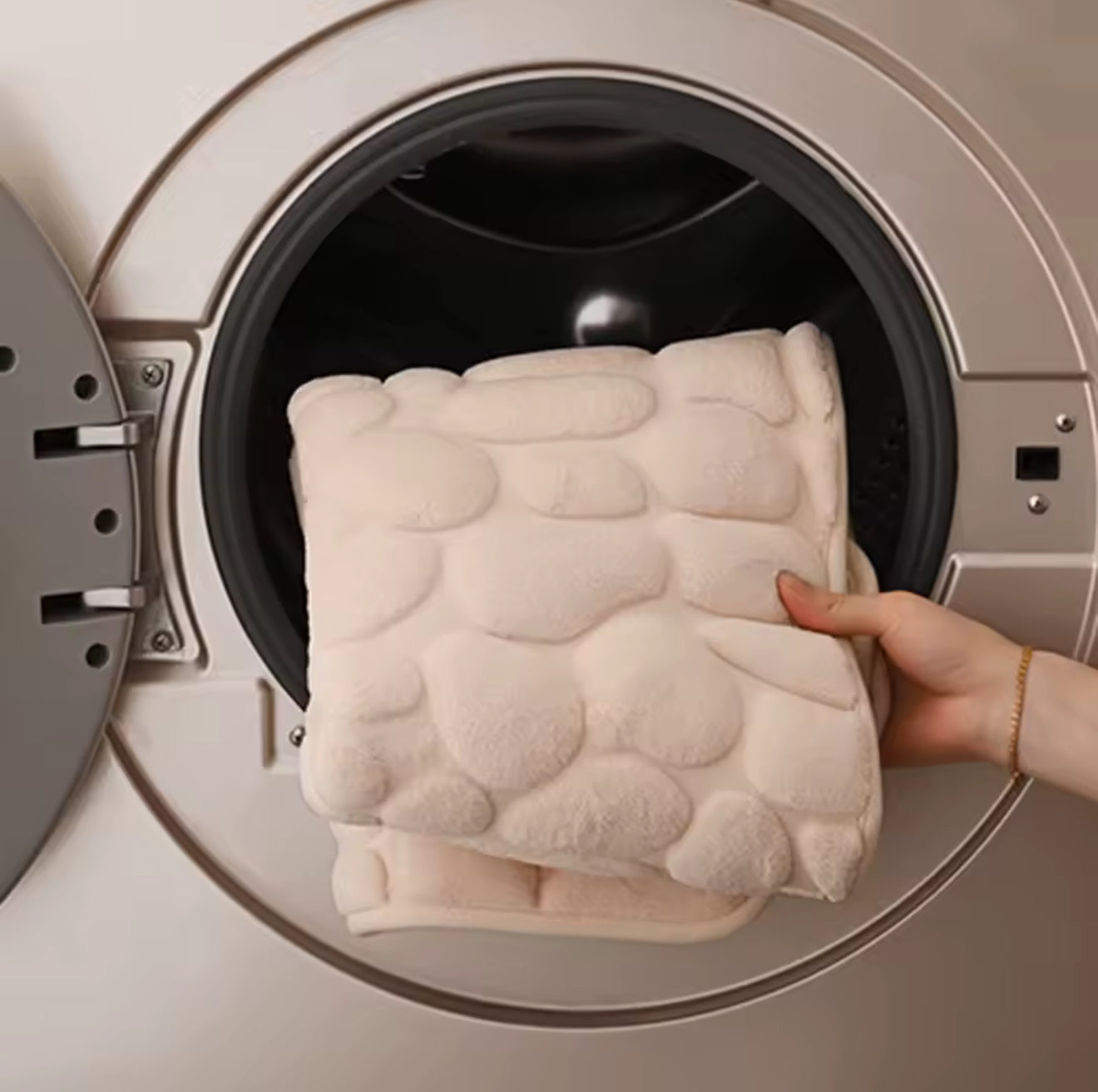 Tapis de bain moelleux, détail des galets