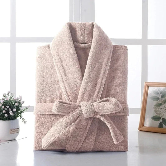 Détail de la coupe kimono élégante du peignoir