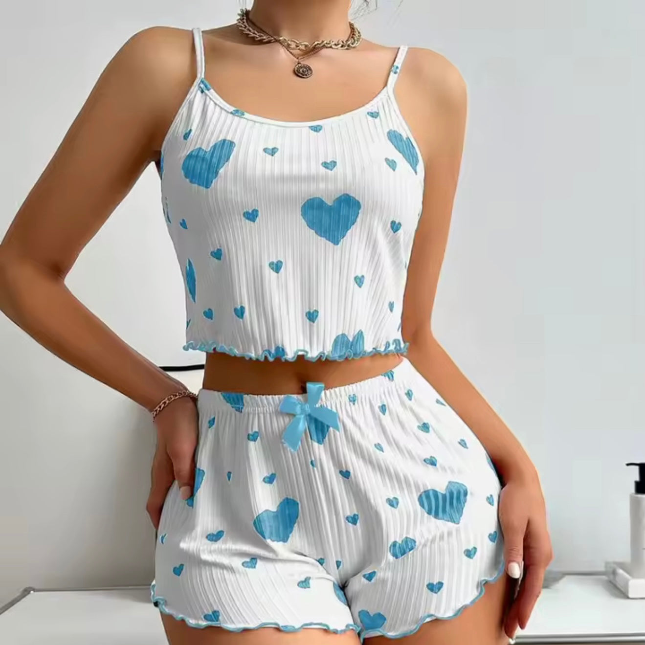 Pyjama féminin en polyester doux, idéal pour la détente