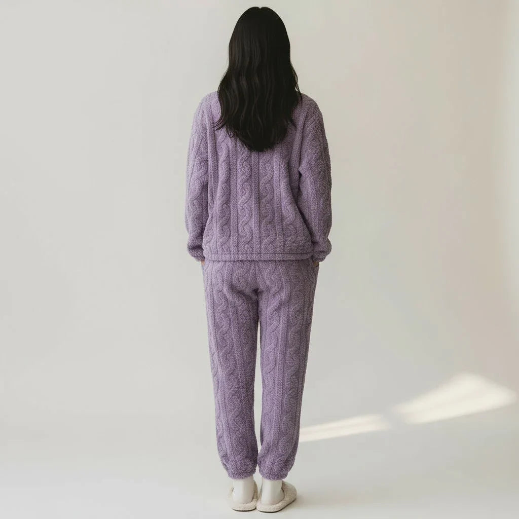 Détail des manches longues du pyjama en polaire épaisse