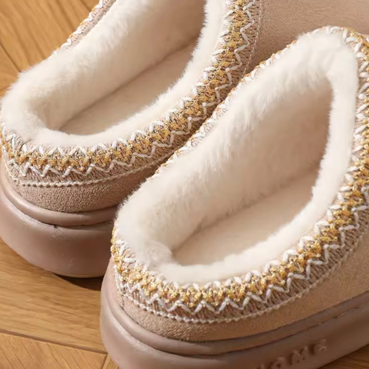Pantoufles posées sur un tapis, ambiance cocooning
