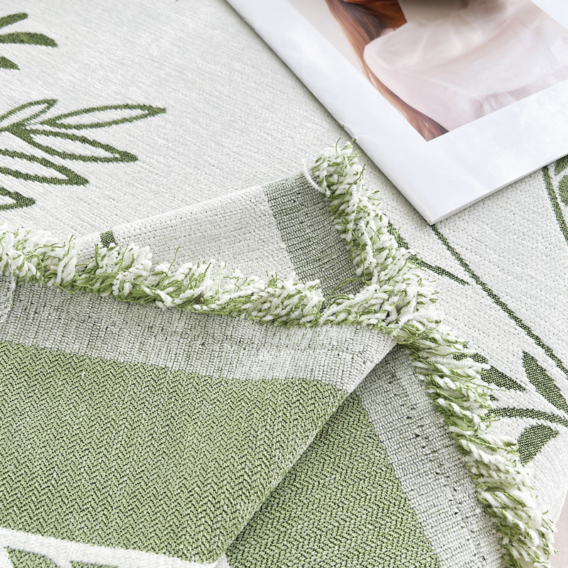 Jeté de canapé couvrant un lit, tissage dense