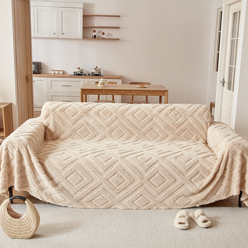 Vue d'ensemble du jeté sur un fauteuil, style élégant