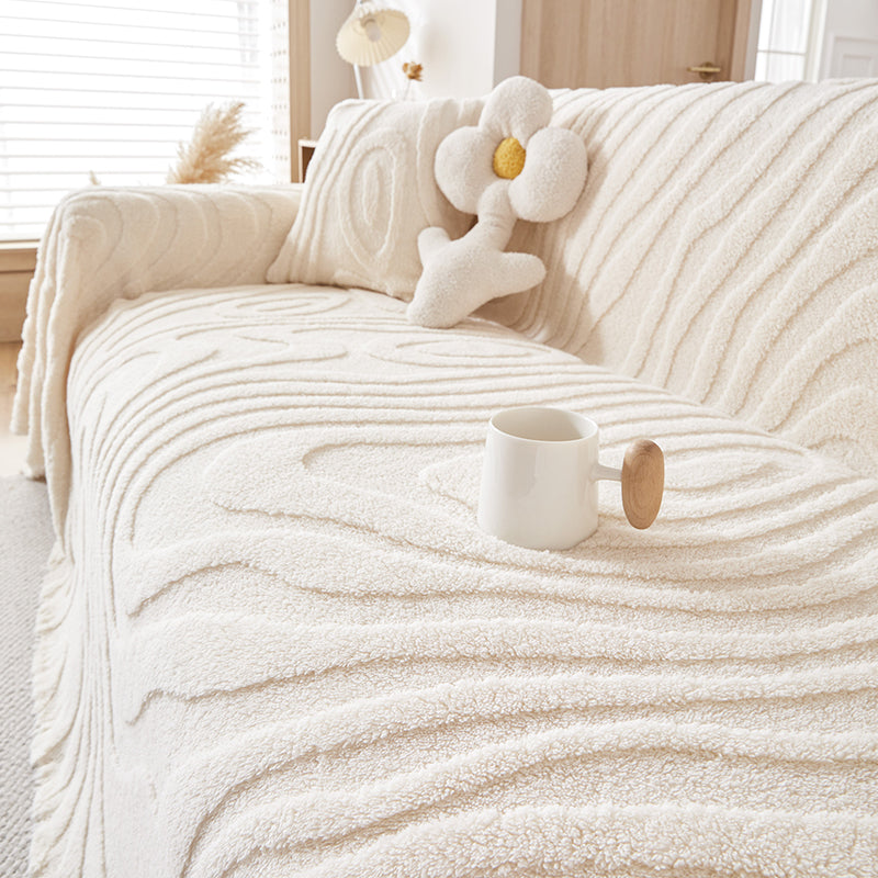 Détail des ondulations du tissu polaire ultra-doux écru