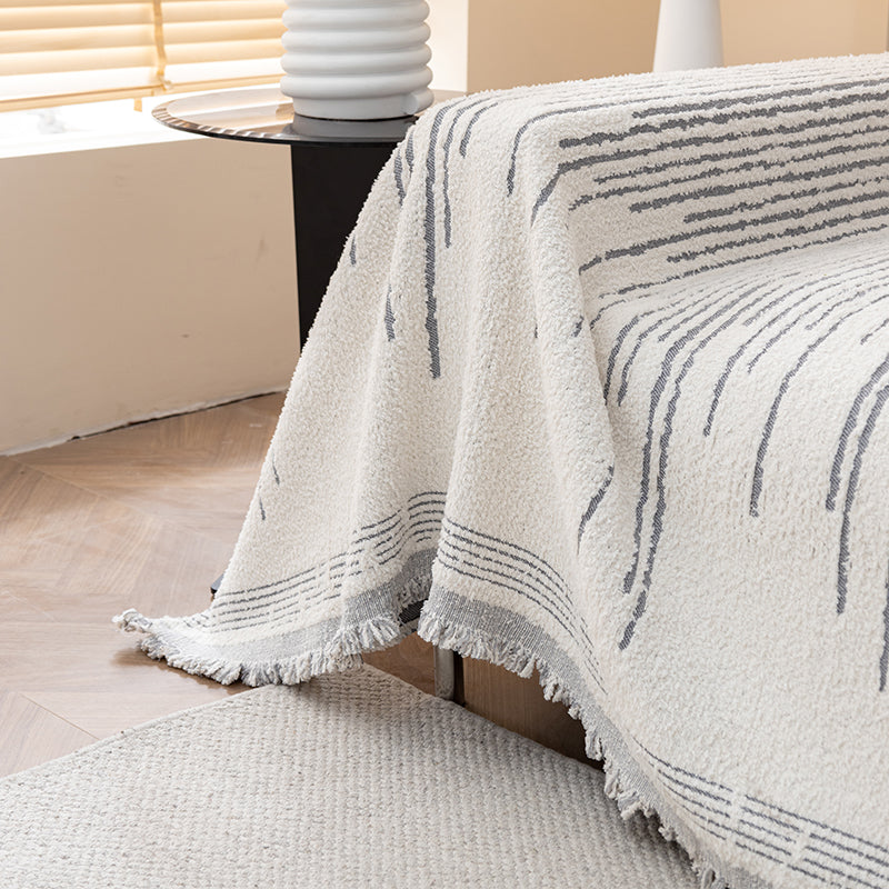 Jeté de canapé plié, montrant la texture du tissu