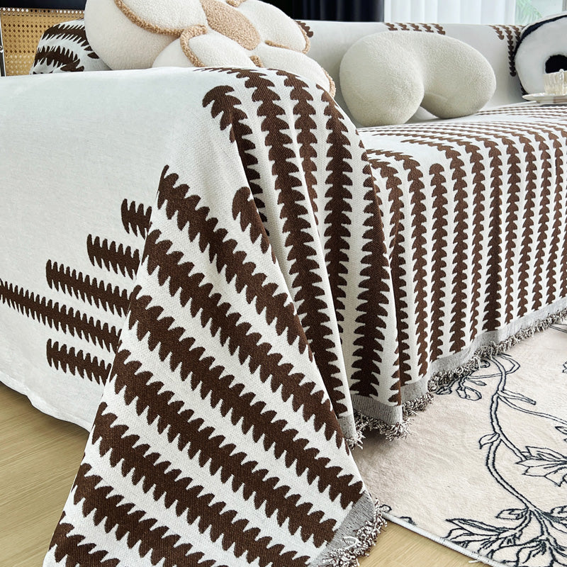 Gros plan sur le tissage artisanal du jeté de canapé