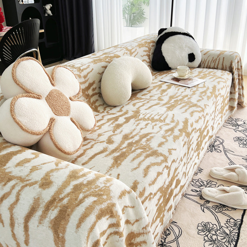 Gros plan sur le tissage artisanal en coton naturel