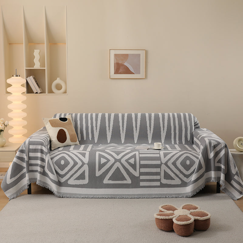 Jeté gris sur canapé, ambiance chic et cosy