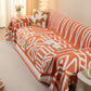 Gros plan sur le tissage artisanal et les motifs en relief