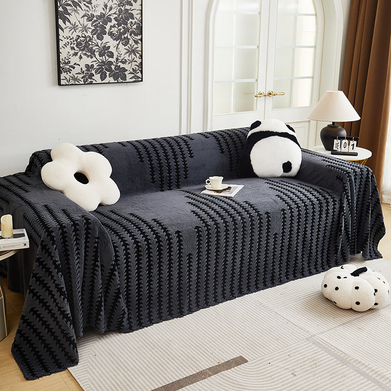 Jeté en chenille sur un canapé d'angle, style contemporain