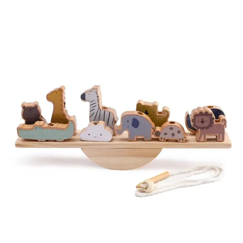 Blocs animaux en bois formant une tour stable