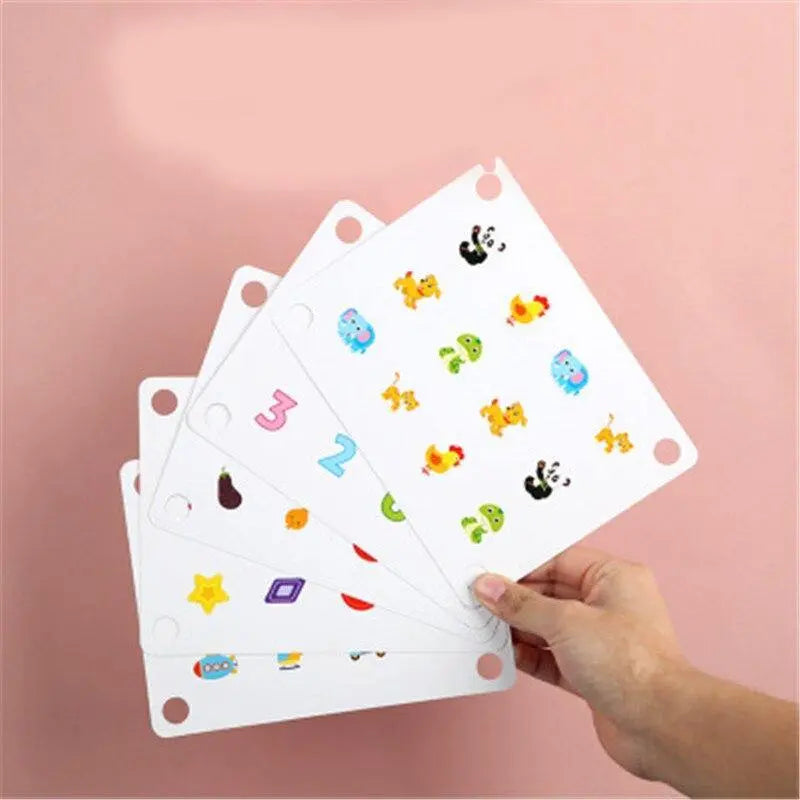 Pièces de jeu en bois montrant des animaux et des chiffres