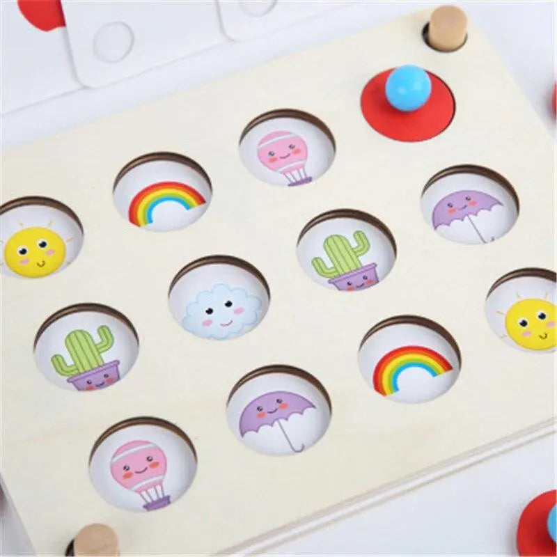 Vue rapprochée de pièces de jeu en bois colorées
