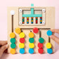 Pièces de puzzle en bois multicolores sur une table