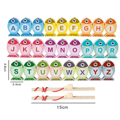 Pièces colorées en bois sur une surface, jeu éducatif