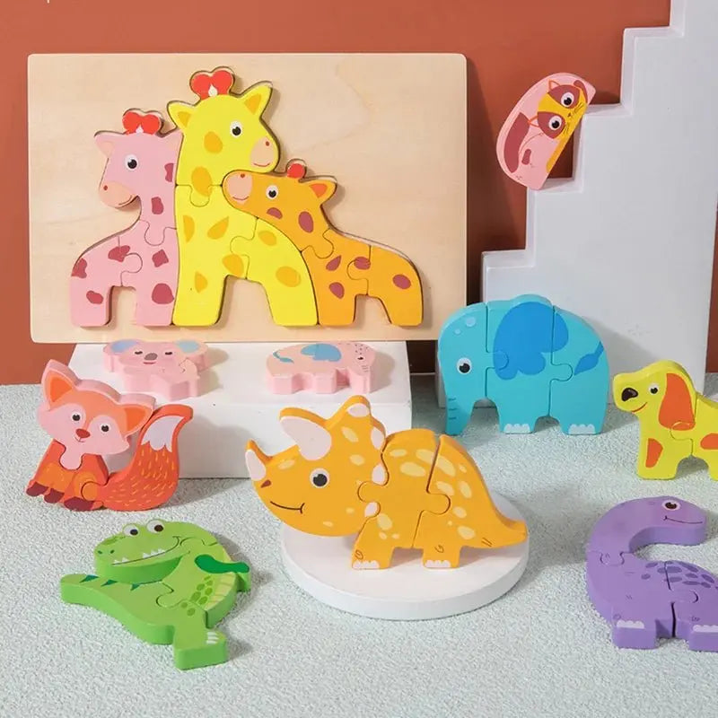Enfant assemblant un puzzle 3D en bois d'animaux