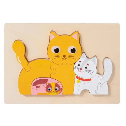 Main d'enfant manipulant pièces de puzzle en bois