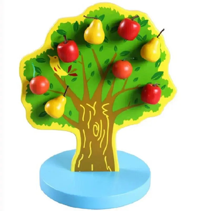 Jeu en bois avec pommes et poires sur un arbre
