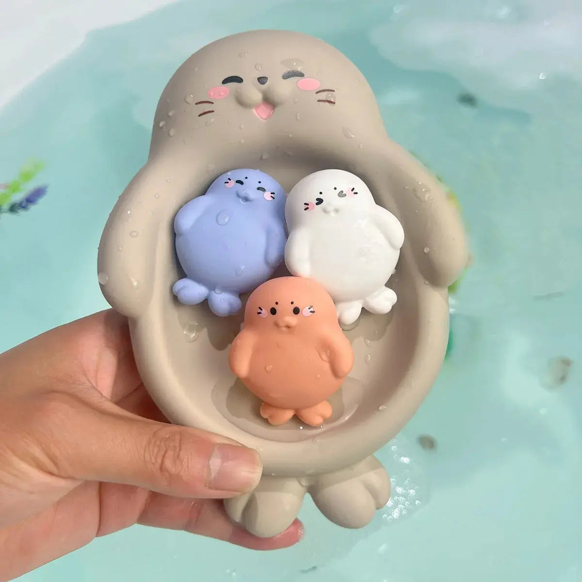 Jouet loutre flottant en silicone, parfait pour le bain