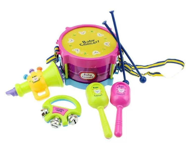 Ensemble d'instruments de percussion pour enfants sur fond blanc