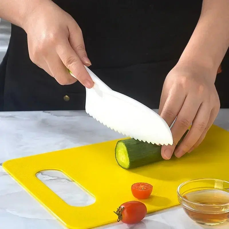 Ustensiles colorés pour enfants, conçus pour la sécurité en cuisine