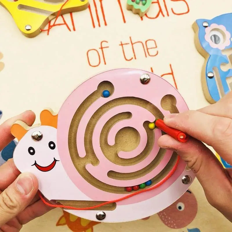 Jeu éducatif en bois avec parcours de billes et animaux