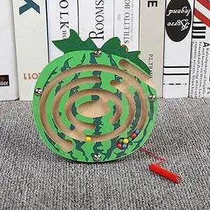 Jeu éducatif en bois montrant des fruits et des chemins