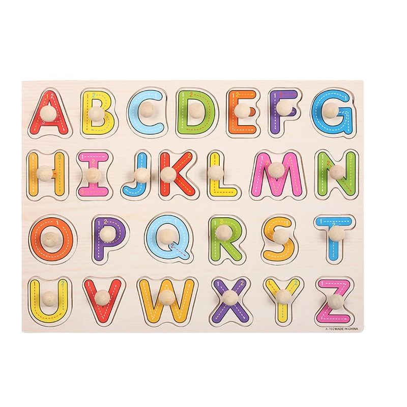 Puzzle en bois avec des lettres de l'alphabet pour l'apprentissage