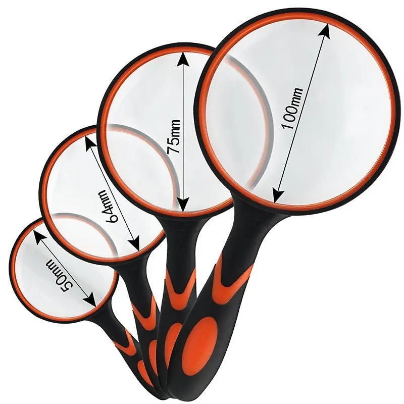 Vue latérale de la loupe x10, montrant le manche ergonomique