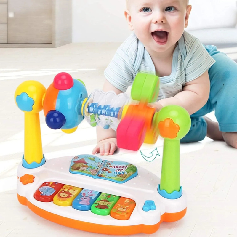 Enfant jouant avec un jouet musical lumineux et coloré