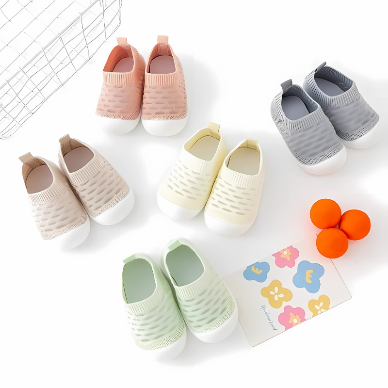 Chaussons souples pour enfants, vue d'ensemble en maille respirante