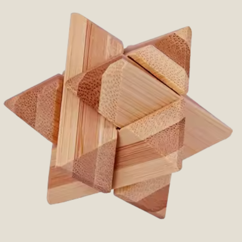 Vue rapprochée du puzzle étoile 3D en bois assemblé