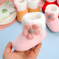 Chaussures bébé moelleuses en vue d'ensemble