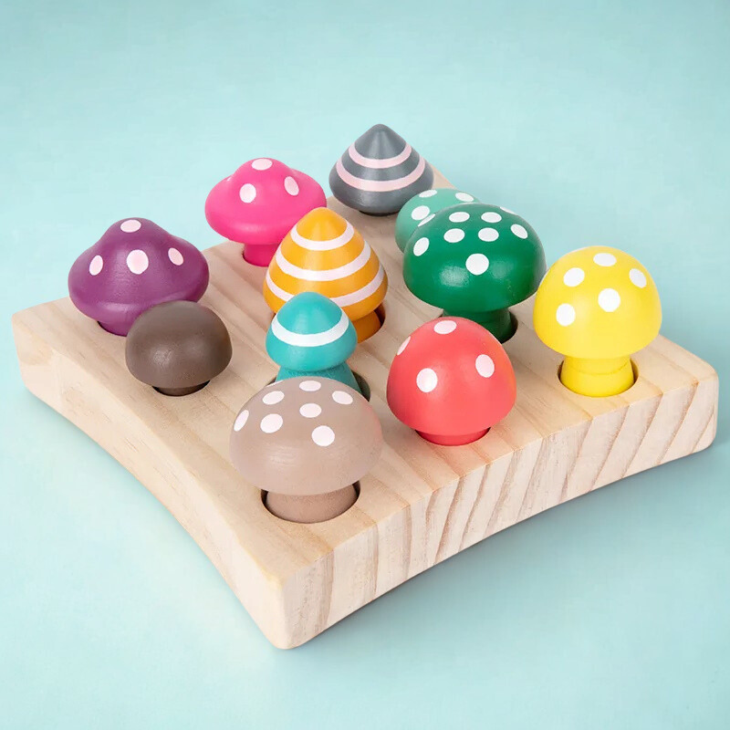 Vue d'ensemble du jouet Montessori avec champignons et plateau de tri