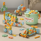 Gros plan sur des blocs de construction multicolores en plastique