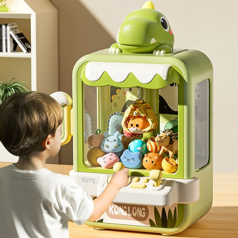 Enfant jouant avec une machine à pince interactive