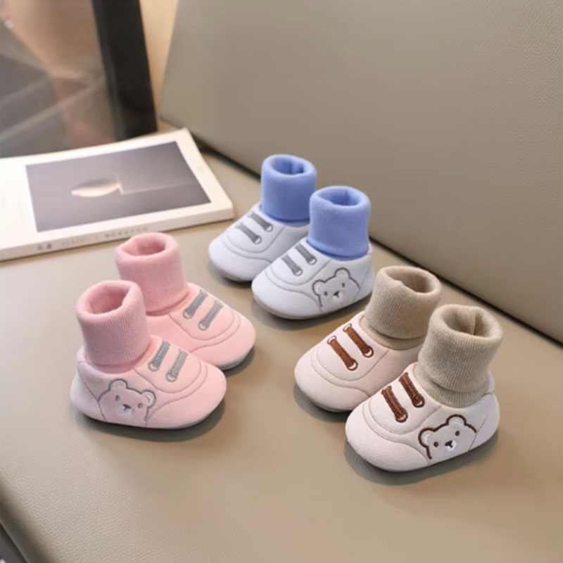 Vue d'ensemble des chaussures bébé avec doublure respirante
