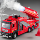 Enfant jouant avec un camion de pompier interactif en plastique