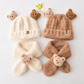Écharpe bonnet d'hiver pour bébé en gros plan