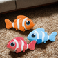 Poisson clown lumineux en plastique ABS sur fond blanc