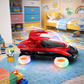 Vue de côté d'une voiture jouet avec lumières LED