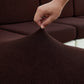 Housse marron montrant sa flexibilité et adaptabilité